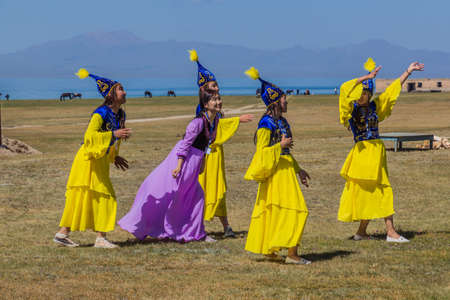 SONG KOL, KYRGYZSTAN - JULY 25, 2018: Traditional dance performance during the National Horse Games Festival at the shores of Son Kol Lakeのeditorial素材