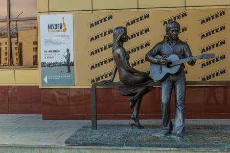 YEKATERINBURG, RUSSIA - JULY 3, 2018: The Monument to Vladimir Vysotsky and Marina Vlady in Yekaterinburg, Russiaのeditorial素材