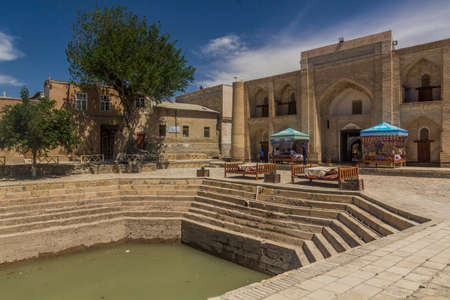 BUKHARA, UZBEKISTAN - MAY 1, 2018: Small pond in the center of Bukhara, Uzbekistanのeditorial素材