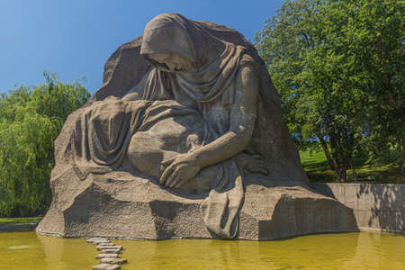 VOLGOGRAD, RUSSIA - JUNE 28, 2018: Mourning mother sculpture at  the memorial complex commemorating the Battle of Stalingrad at the Mamayev Hill in Volgograd, Russia.のeditorial素材