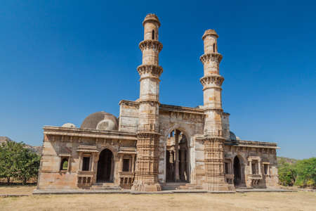 Kevda Masjid mosque in Champaner historical city, Gujarat state, Indiaのeditorial素材