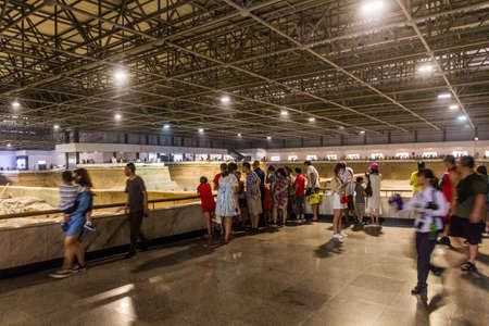 XI'AN, CHINA - AUGUST 6, 2018: Visitors of the Pit 2 of the Army of Terracotta Warriors near Xi'an, Shaanxi province, Chinaのeditorial素材