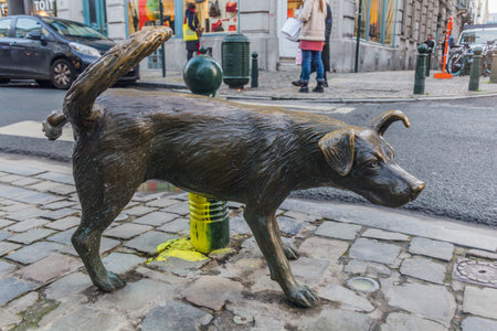 BRUSSELS, BELGIUM - DECEMBER 17, 2018: Peeing dog sculpture (Het Zinneke) in Brussels, capital of Belgiumのeditorial素材