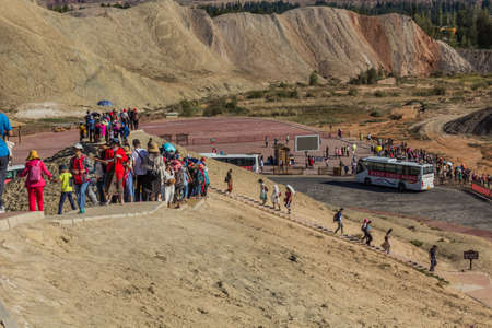 ZHANGYE, CHINA - AUGUST 23, 2018: Tourists in Zhangye Danxia National Geopark, Gansu Province, Chinaのeditorial素材