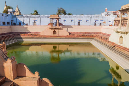 Pond at Rangaji temple in Vrindavan, Uttar Pradesh state, Indiaのeditorial素材