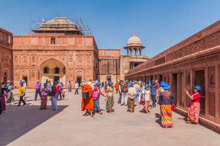 AGRA, INDIA - FEBRUARY 20, 2017: Local tourists visit Shah Jahani Mahal palace at Agra Fort, Uttar Pradesh state, Indiaのeditorial素材