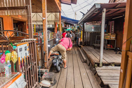GEORGE TOWN, MALAYSIA - MARCH 20, 2018: Alley in the Chew Jetty in George Town, Malaysiaのeditorial素材