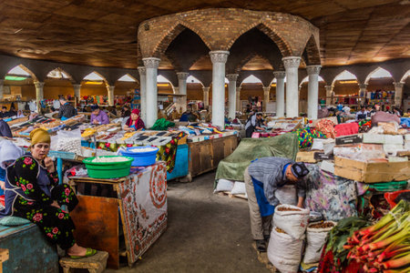 PENJIKENT, TAJIKISTAN - MAY 12, 2018: Stalls at bazaar in Penjikent, Tajikistanのeditorial素材
