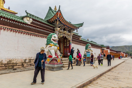 XIAHE, CHINA - AUGUST 25, 2018:Gate of Gongtang pagoda at Labrang monastery in Xiahe town, Gansu province, Chinaのeditorial素材