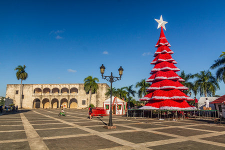 SANTO DOMINGO, DOMINICAN REPUBLIC - NOVEMBER 24, 2018: Christmas tree and the Alcazar de Colon in Santo Domingo, capital of Dominican Republic.のeditorial素材