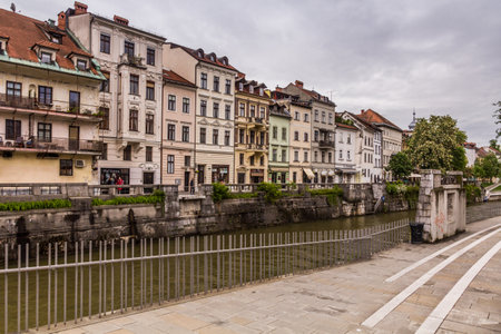 LJUBLJANA, SLOVENIA - MAY 13, 2019: Riverside houses in Ljubljana, Sloveniaのeditorial素材
