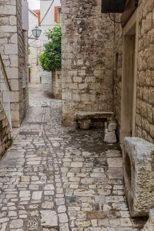 Narrow alley in the old town of Trogir, Croatiaのeditorial素材
