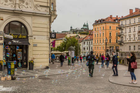 LJUBLJANA, SLOVENIA - MAY 14, 2019: Bubble blowing busker in the center of Ljubljana, Sloveniaのeditorial素材