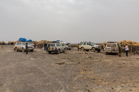 AFAR, ETHIOPIA - MARCH 25, 2019: Tourists in Dodom village under Erta Ale volcano in Afar depression, Ethiopiaのeditorial素材