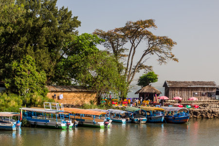 BAHIR DAR, ETHIOPIA - APRIL 1, 2019: Small boats in Bahir Dar, Ethiopiaのeditorial素材