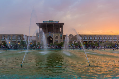 ISFAHAN, IRAN - JULY 10, 2019: Ali Qapu Palace behind fountains at Naqsh-e Jahan Square in Isfahan, Iranのeditorial素材
