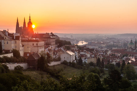 Early morning view of St. Vitus cathedral and the Lesser Side in Prague, Czech Republicの写真素材