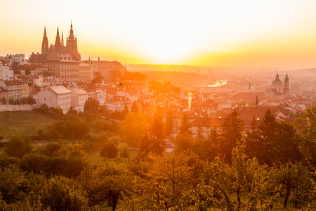 Early morning view of St. Vitus cathedral and the Lesser Side in Prague, Czech Republicの写真素材