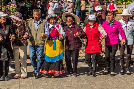 LIJIANG, CHINA  - NOVEMBER 8, 2019: Local people dance in the old town of Lijiang, Yunnan province, Chinaのeditorial素材