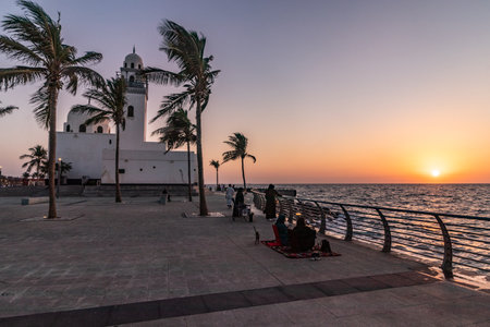 JEDDAH, SAUDI ARABIA - NOVEMBER 16, 2021: Island Mosque on the corniche promenade in Jeddah, Saudi Arabiaの写真素材