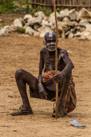 KORCHO, ETHIOPIA - FEBRUARY 4, 2020: Elderly member of Karo tribe in Korcho village, Ethiopiaのeditorial素材