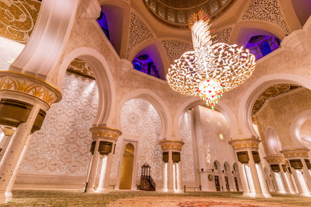 ABU DHABI, UAE - OCTOBER 17, 2021: Prayer hall of Sheikh Zayed Grand Mosque in Abu Dhabi, United Arab Emirates.のeditorial素材