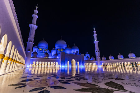 Night view of the courtyard of Sheikh Zayed Grand Mosque in Abu Dhabi, United Arab Emirates.の写真素材