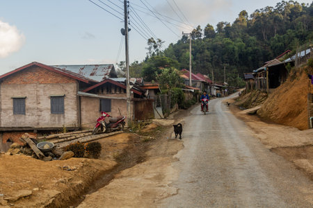 PHONGSALI, LAOS - NOVEMBER 21, 2019: Street in a village near  Phongsali, Laosのeditorial素材