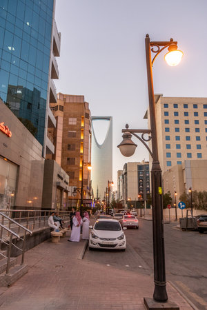 RIYADH, SAUDI ARABIA - NOVEMBER 30, 2021: Street near Kingdom Centre building in Riyadh, Saudi Arabiaのeditorial素材