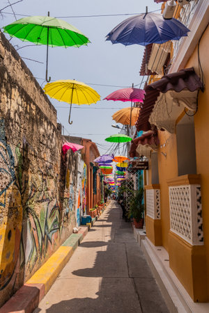 CARTAGENA, COLOMBIA - MARCH 5, 2023: Callejon Angosto alley in Getsemani neighborhood of Cartagena de Indias, Colombiaのeditorial素材