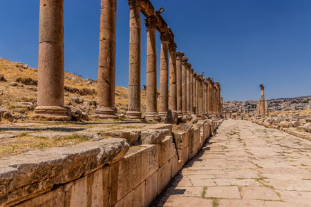 Colonnaded street (Cardo Maximus) in Jerash, Jordanの写真素材