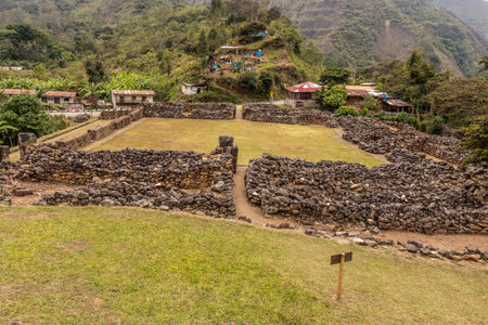 Wamanmarka (Huamanmarca) Inca ruins in Lucumayo river valley, Peruの写真素材