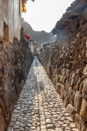 Narrow alley in Ollantaytambo village in the Sacred Valley of Incas, Peruの写真素材