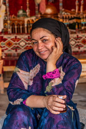 HARRAN, TURKEY - SEPTEMBER 21, 2022: Local woman in the ancient town Harran, Turkeyのeditorial素材