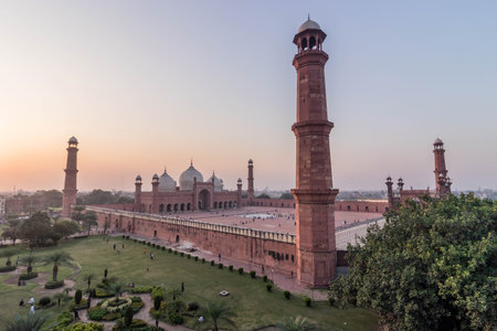 Badshahi Mosque in Lahore in the evening, Pakistanの写真素材