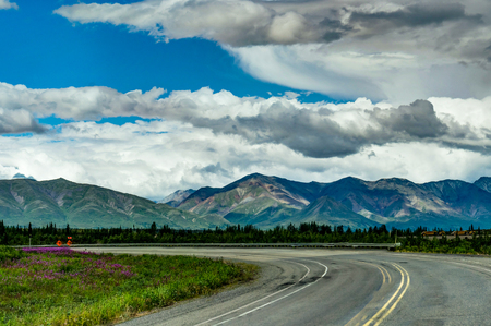 Empty street with mountain panoarama in Alaska United States ofの写真素材