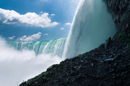 Side view of the horseshoe fall from the Canadian sideの素材 [FY310159932270]