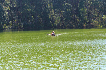 MAE HONG SON, THAILAND - FEBUARY 2: Traveler relaxing on bamboo raft in brigt lake of Pang Tong on Febuary 2, 2016 in Mae Hong Son, Thailandのeditorial素材