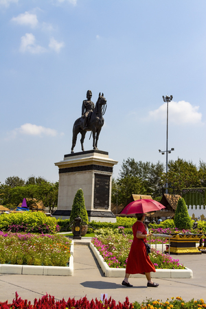 BANGKOK ,THAILAND - FEBUARY 21: Equestrian Statue of King Rama V (King Chulalongkorn) and Ananta Samakhom Throne Hall, FEB 21,2018, Bangkok, Thailand. Equestrian Statue of King Rama V (Chulalongkorn)のeditorial素材