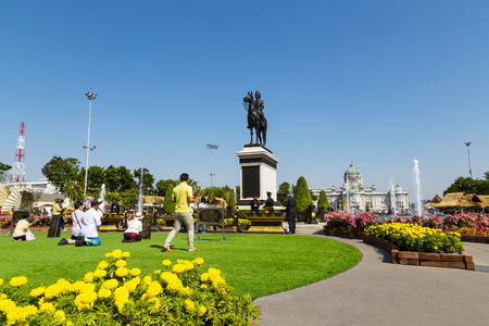 BANGKOK ,THAILAND - DECEMBER 31: Equestrian Statue of King Rama V (King Chulalongkorn) and Ananta Samakhom Throne Hall, DEC 31,2018, Bangkok, Thailand. Equestrian Statue of King Rama V (King Chulalongkorn) and Ananta Samakhom Throne Hallのeditorial素材