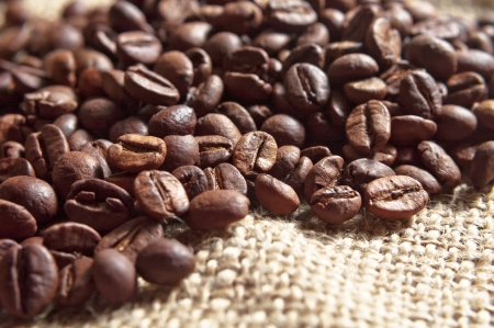Closeup roasted coffee beans on canvas の写真素材