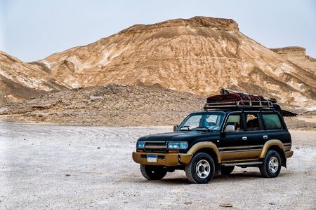 BAHARIYA, EGYPT: Jeep car in Sahara desert, White desert of Egypt (Farafra).のeditorial素材