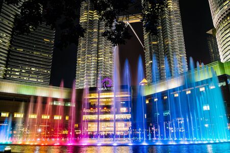 Mov 2018 The Petronas twin towers shine at night with fountain show in the Kuala Lumpur City Centerのeditorial素材