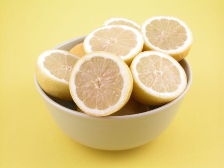 bowl of fresh lemons ready to squeeze close-upsの写真素材