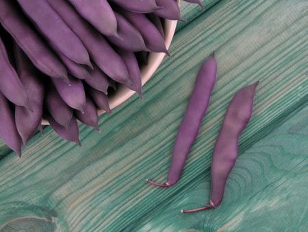 close-ups of purple string beans on boardの写真素材