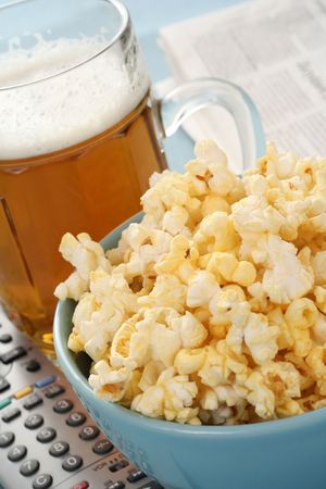 close-ups of bowl of popcorn and beer on blueの写真素材