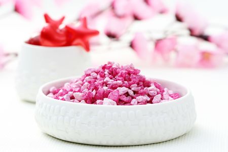 bowl of pink bath salt - beauty treatmentの写真素材