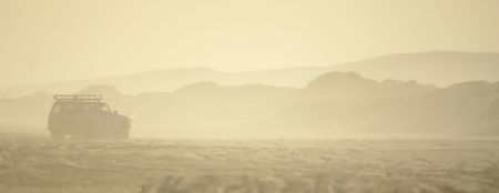 4WD in sandstorm                の写真素材