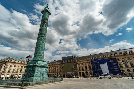 Paris, France. august 8, 2019: wide view of the colomn Vendome in place Vendome square in the 1st arrondissement of Paris.のeditorial素材