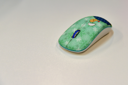 Green computer wireless mouse cartoon isolated on white backgroundの写真素材